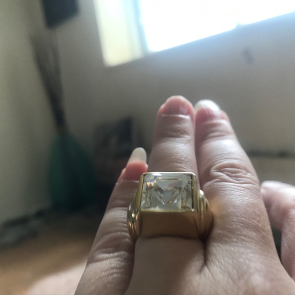 Mid size ring. - Picture 2 of 3